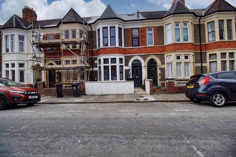 2 bedroom flat to rent, Beda Road, Cardiff
