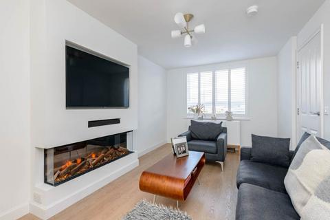 4 bedroom house to rent, MacMath Gait, Mortonhall, Edinburgh