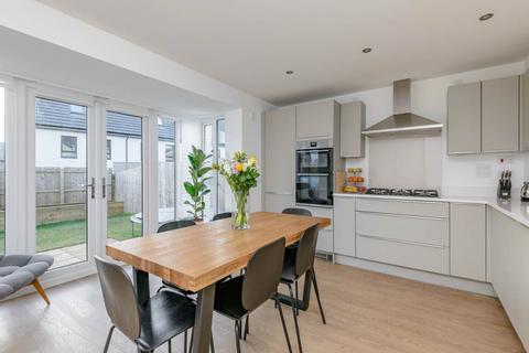 4 bedroom house to rent, MacMath Gait, Mortonhall, Edinburgh