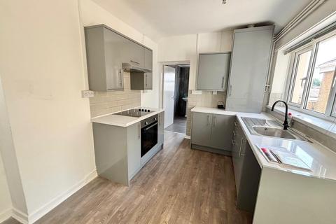 3 bedroom end of terrace house to rent, Oakfield Street, Pontarddulais, Swansea