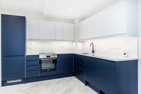 2 bedroom flat to rent, Coombe Road, Kingston Upon Thames KT2