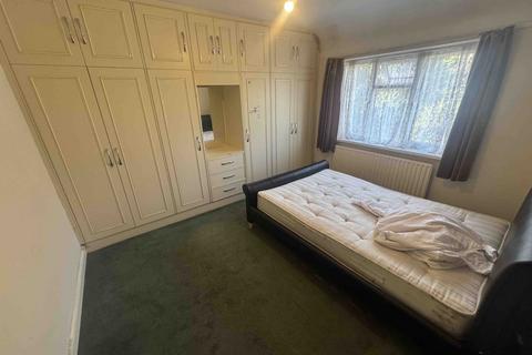 undefined, Ravensdale Road, TW4