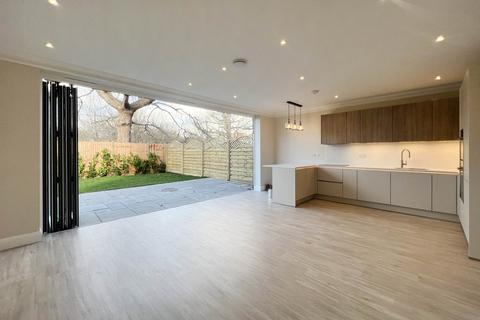 4 bedroom end of terrace house to rent, Woodfield Gardens, New Malden