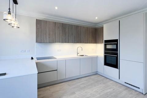 4 bedroom end of terrace house to rent, Woodfield Gardens, New Malden