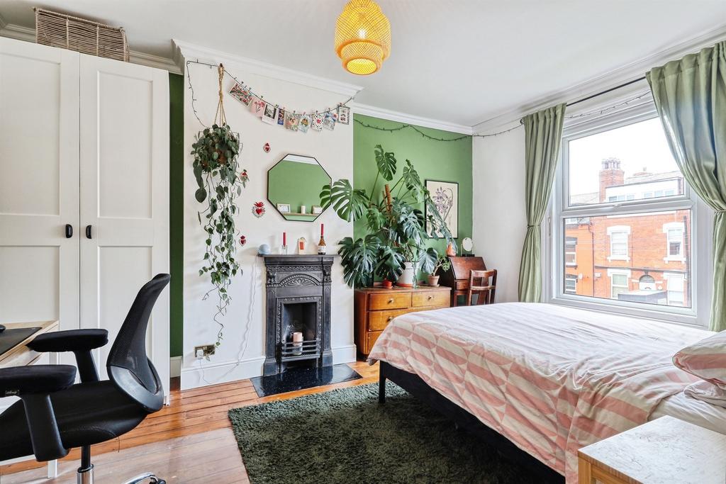 Bedroom, fireplace