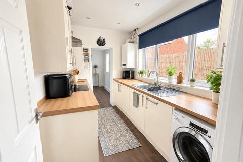 2 bedroom end of terrace house for sale, Wolverhampton Road, Cannock, Staffordshire, WS11