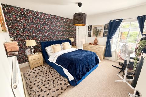 2 bedroom end of terrace house for sale, Wolverhampton Road, Cannock, Staffordshire, WS11