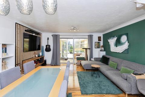 3 bedroom end of terrace house for sale, Keel Close, Barking, London, IG11
