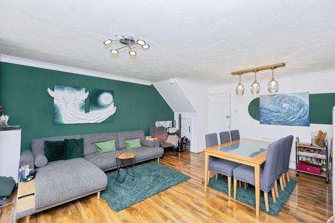 3 bedroom end of terrace house for sale, Keel Close, Barking, London, IG11