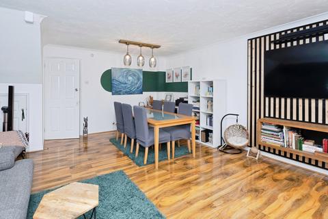 3 bedroom end of terrace house for sale, Keel Close, Barking, London, IG11