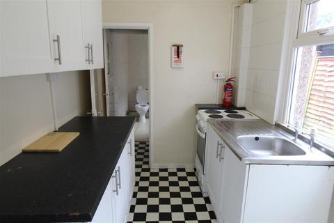 4 bedroom terraced house to rent, Monks Road, Coventry
