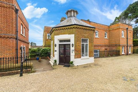 undefined, Doble Court, Sanderstead