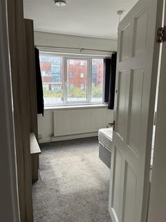 2 bedroom flat to rent, 2-Bed Apartment to Let on Moor Lane, Preston