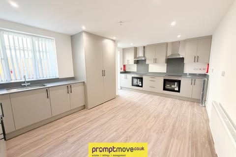 Studio to rent, Dunstable Road Luton LU4 8SE