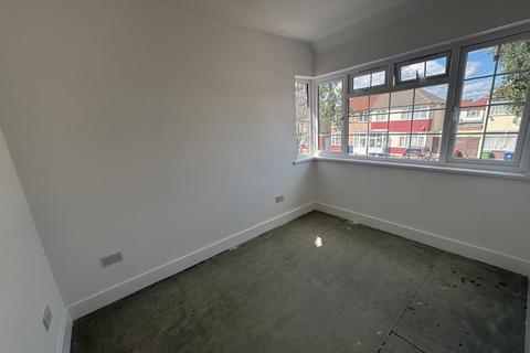 3 bedroom maisonette to rent, Tilney Road, UB2