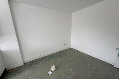 3 bedroom maisonette to rent, Tilney Road, UB2