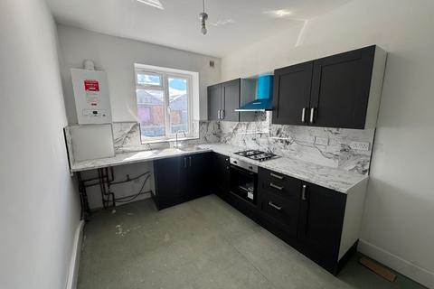 3 bedroom maisonette to rent, Tilney Road, UB2