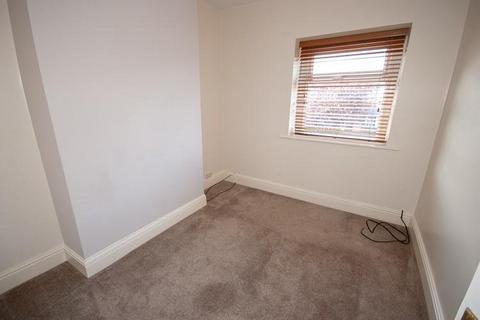 2 bedroom house to rent, London Road, Buxton