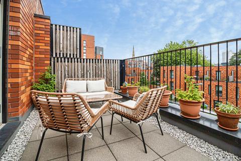3 bedroom terraced house for sale, Oldfield Road, Salford M5