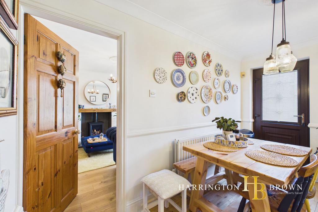 Dining room, fireplace