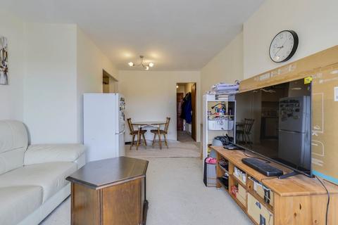 2 bedroom flat for sale, Redwood Way, Yeadon, Leeds, West Yorkshire, LS19
