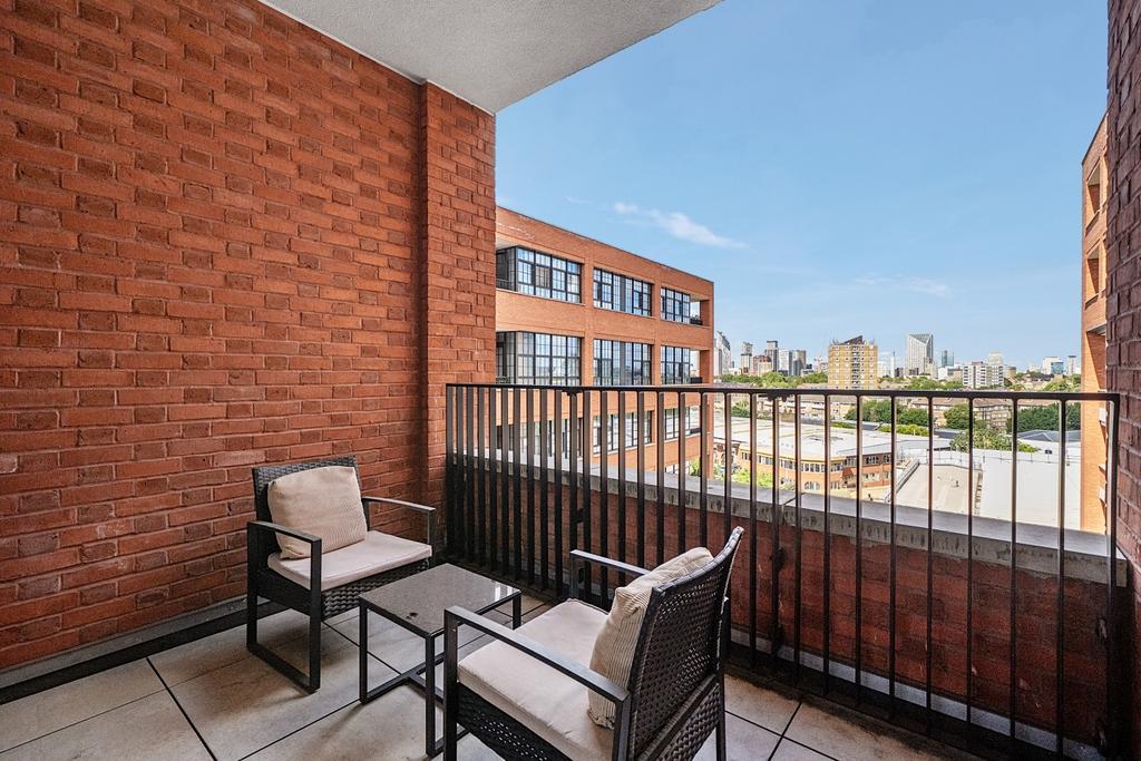 Apartment in London - More