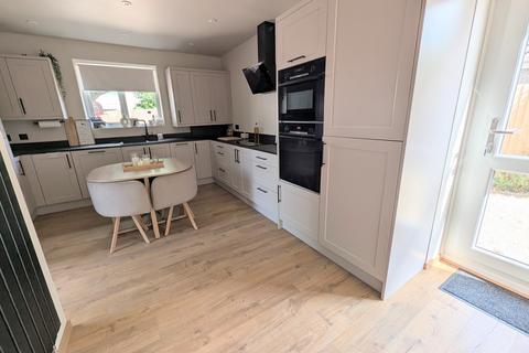 3 bedroom semi-detached house for sale, Glantwrch, Ystalyfera, Neath Port Talbot.