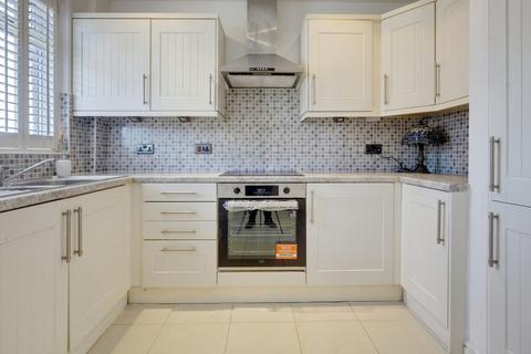 3 bedroom terraced house for sale, Latimer Drive,, Basildon, SS15