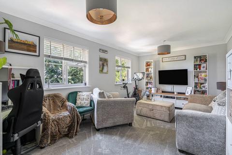 1 bedroom flat for sale, LENNOX COURT PELHAM WAY BOOKHAM KT23