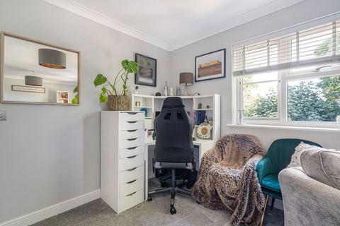 1 bedroom flat for sale, LENNOX COURT PELHAM WAY BOOKHAM KT23