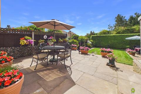 2 bedroom semi-detached bungalow for sale, FAIRFORD AVENUE, BEXLEYHEATH, DA7