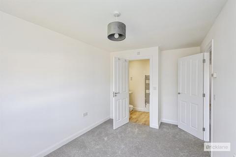 3 bedroom semi-detached house to rent, Lapwing Heights, Bosham, Chichester, PO18