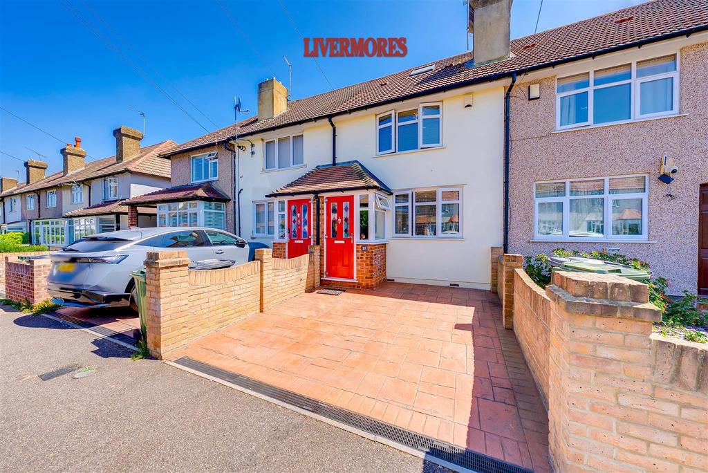 Detached house exterior, driveway
