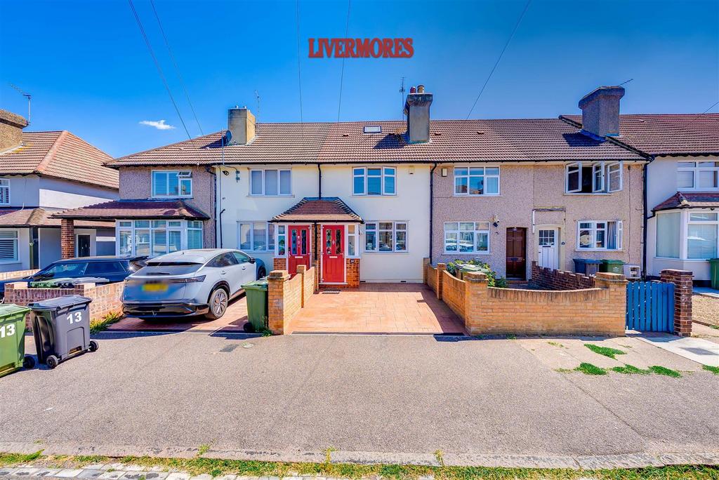 Detached house exterior, driveway