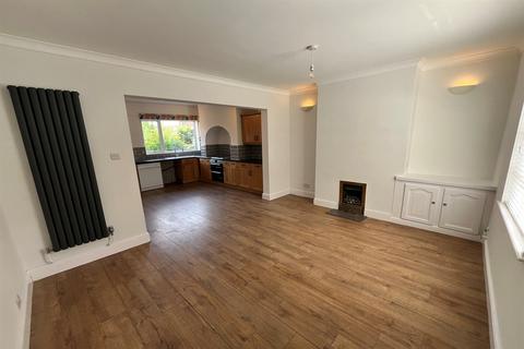 3 bedroom terraced house to rent, Crompton Road, Macclesfield