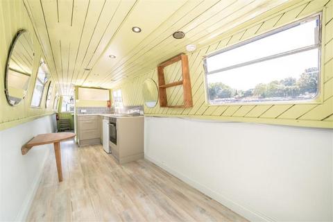 1 bedroom houseboat to rent, The Hollows, Brentford TW8