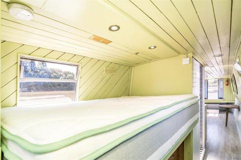1 bedroom houseboat to rent, The Hollows, Brentford TW8