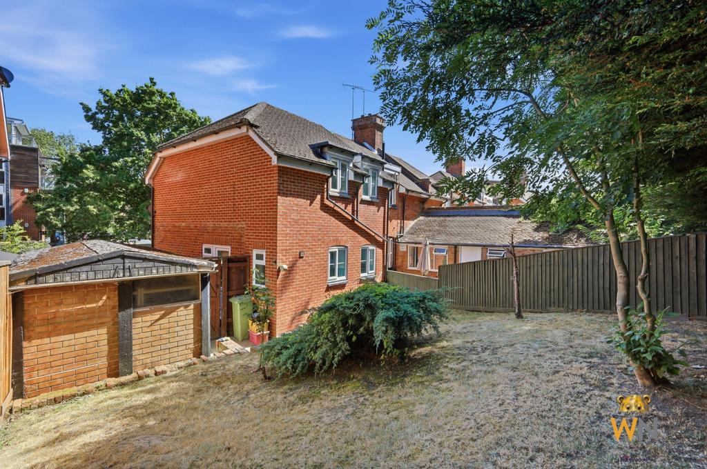 Detached house exterior, garage