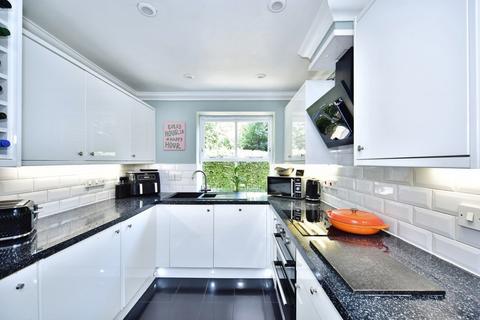 2 bedroom flat for sale, River Bank Close, Maidstone, Kent, ME15