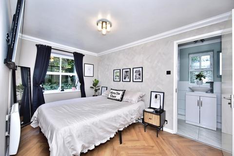 2 bedroom flat for sale, River Bank Close, Maidstone, Kent, ME15