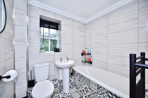 2 bedroom flat for sale, River Bank Close, Maidstone, Kent, ME15