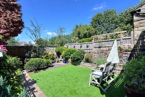 3 bedroom terraced house for sale, Tredcroft Street, Glossop, SK13