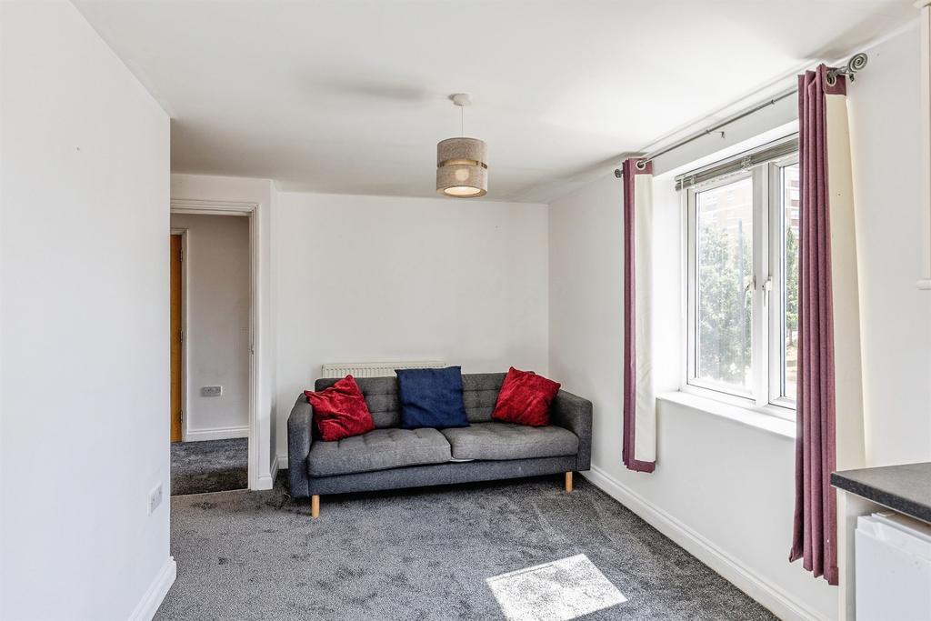 Apartment in Bedminster - More