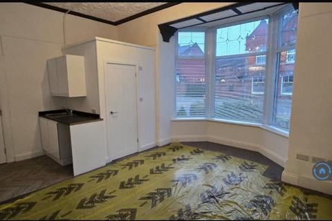 1 bedroom in a house share to rent, Walmersley Road, Bury, BL9