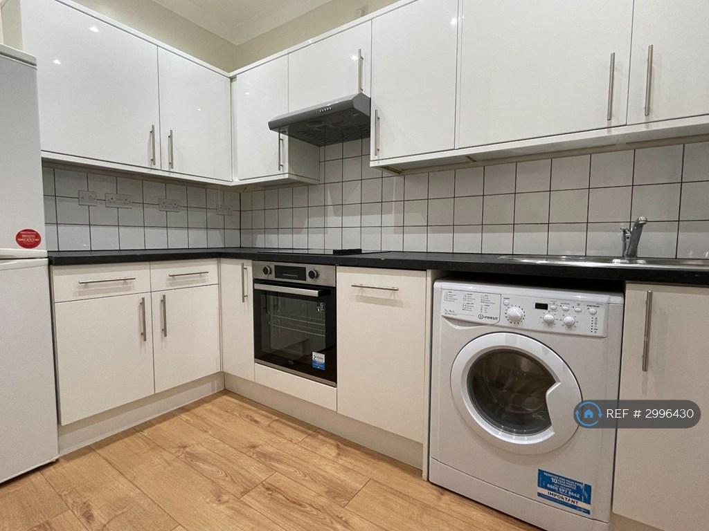 Apartment in London - View 3