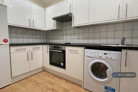 5 bedroom flat to rent, Camden Road, London, NW1