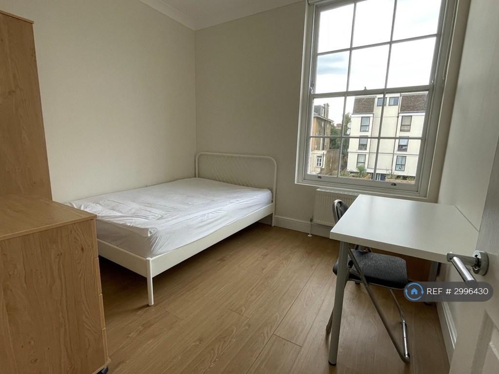 Apartment in London - View 4