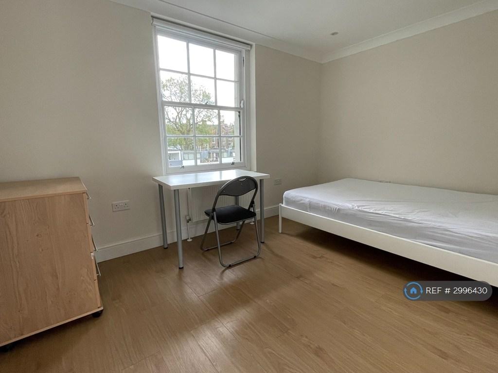 Apartment in London - View 5