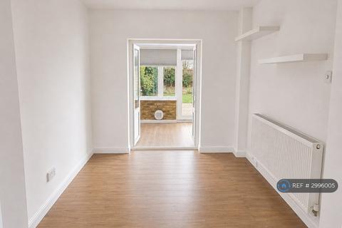 3 bedroom terraced house to rent, Brumfield Road, Epsom, KT19