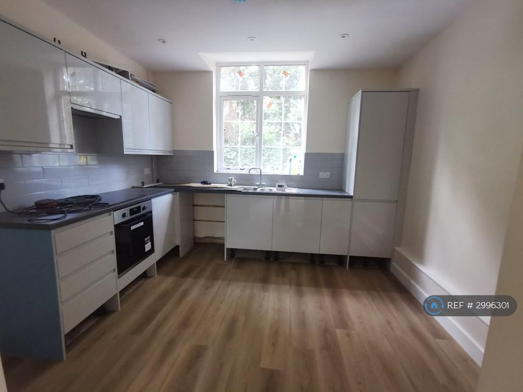 Apartment in Bromley - View 3